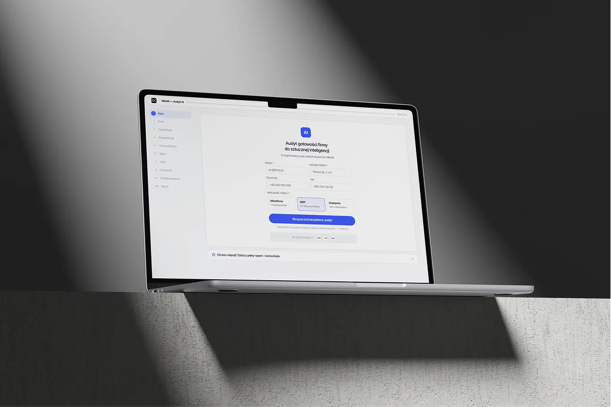 Formularz Audytu AI MindX na ekranie laptopa